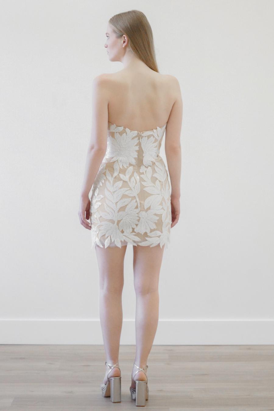 ウェルカムドレス sarah moradi stuns in the new #SKIMS Body Shapewear Dress