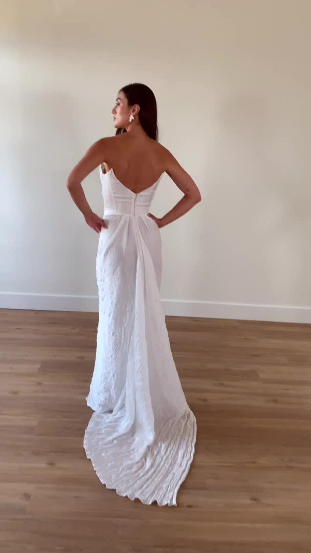 Europa 52352 | Willowby Brides | Willowby