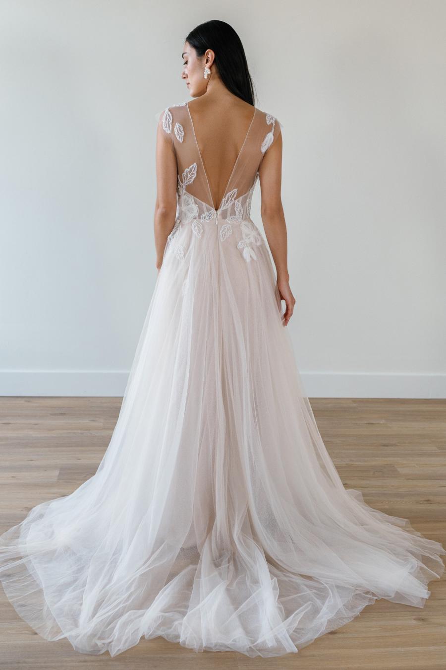 邦楽 destiny/dreamlets Breeze 52731 | Willowby Brides | Willowby