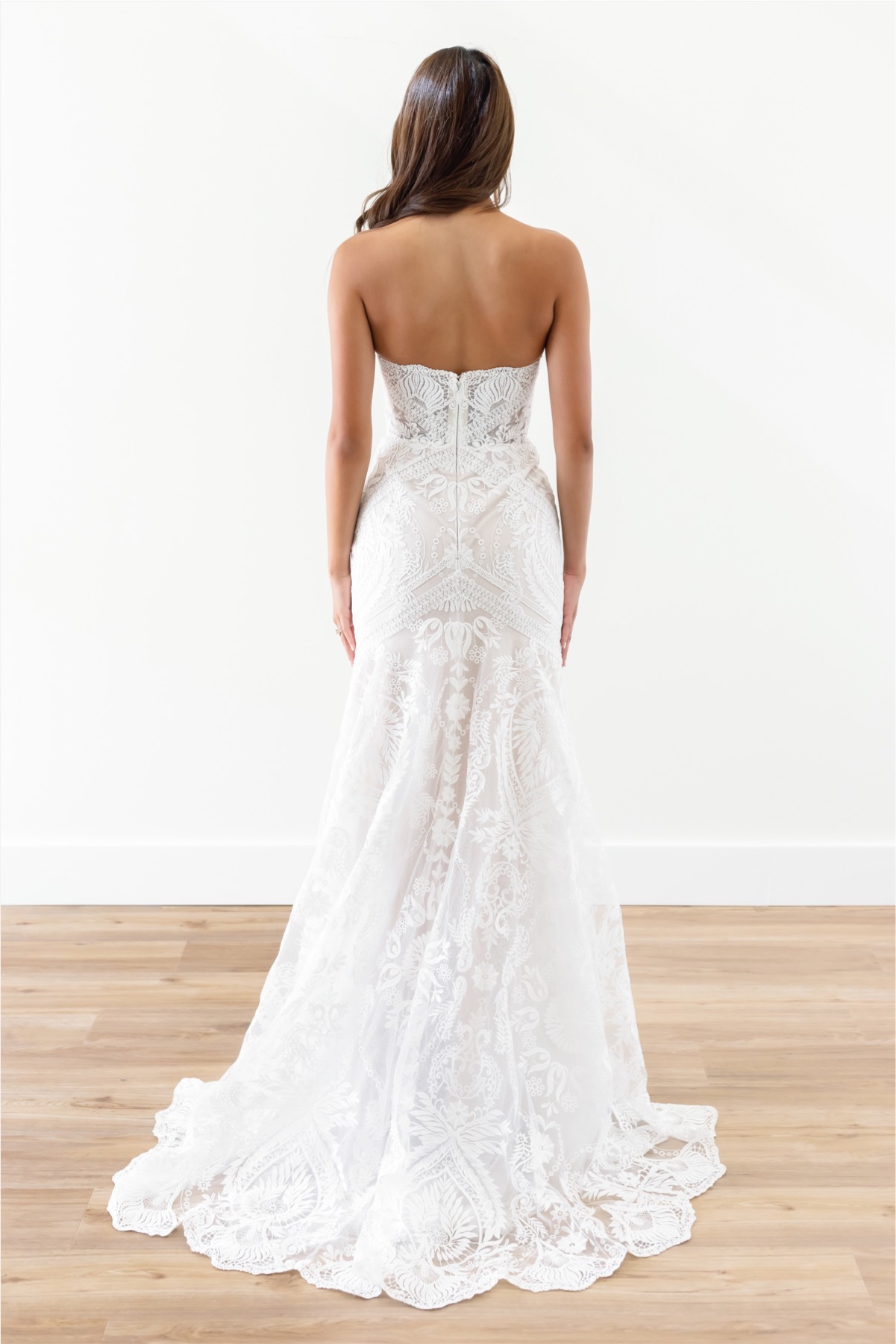 Verity lace hotsell bridal dress