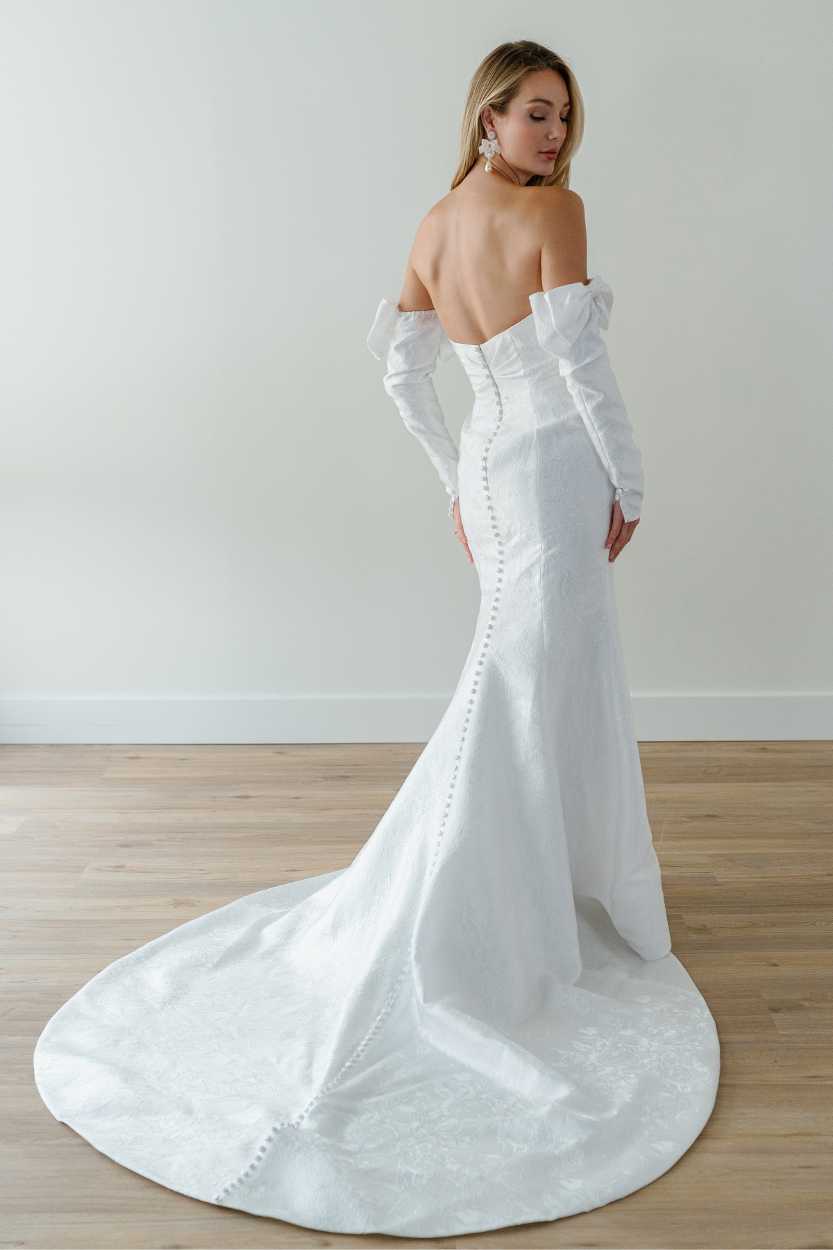 Noor with Sleeves 12253 | Locket Brides | Locket