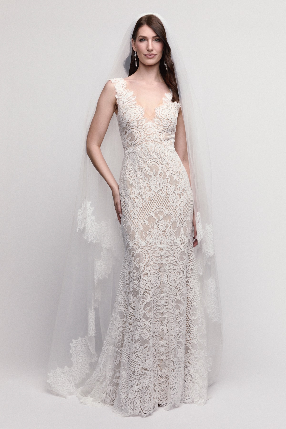 Pilar Veil 15906 | Bridal Accessories | Locket