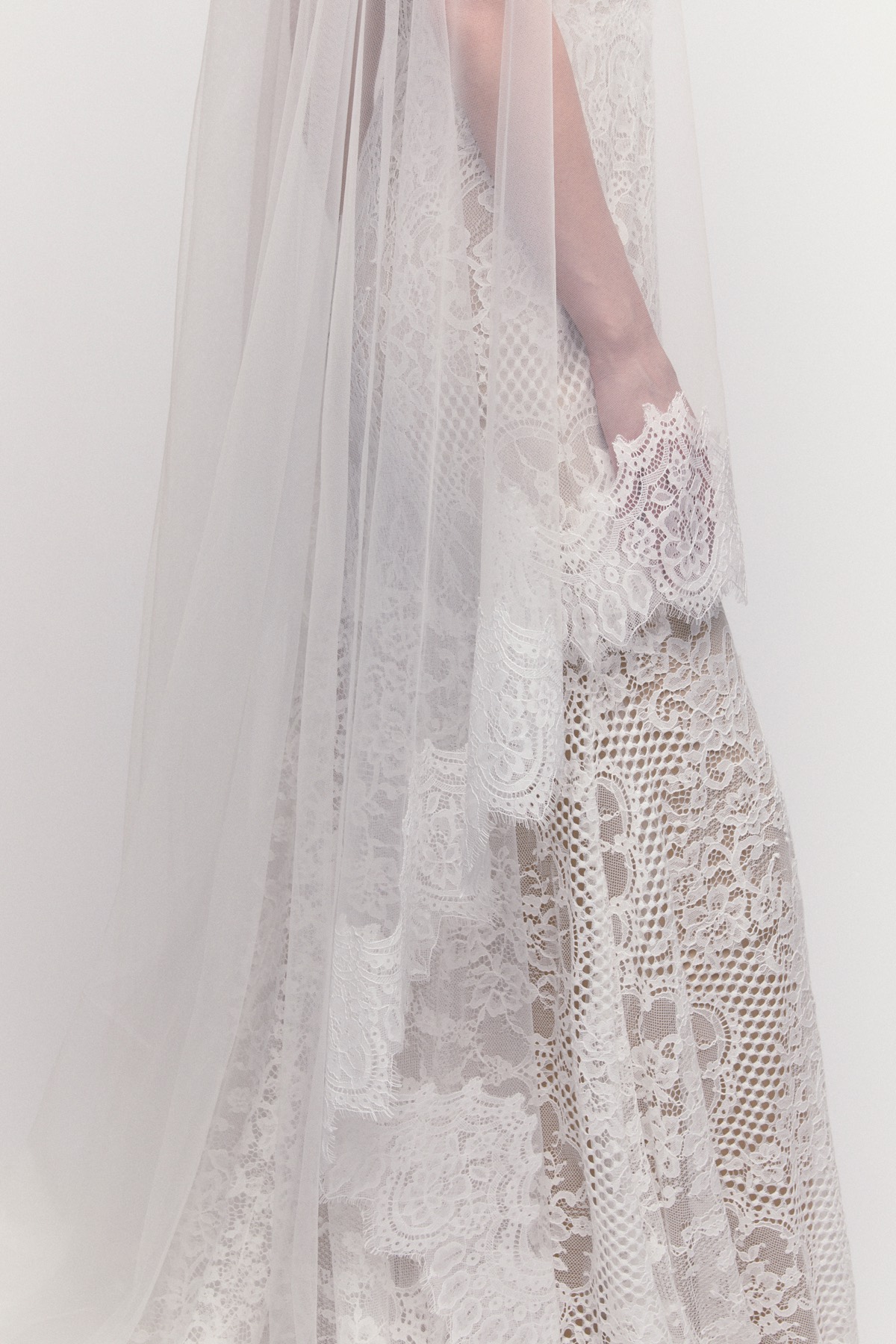 Pilar Veil 15906 | Bridal Accessories | Locket