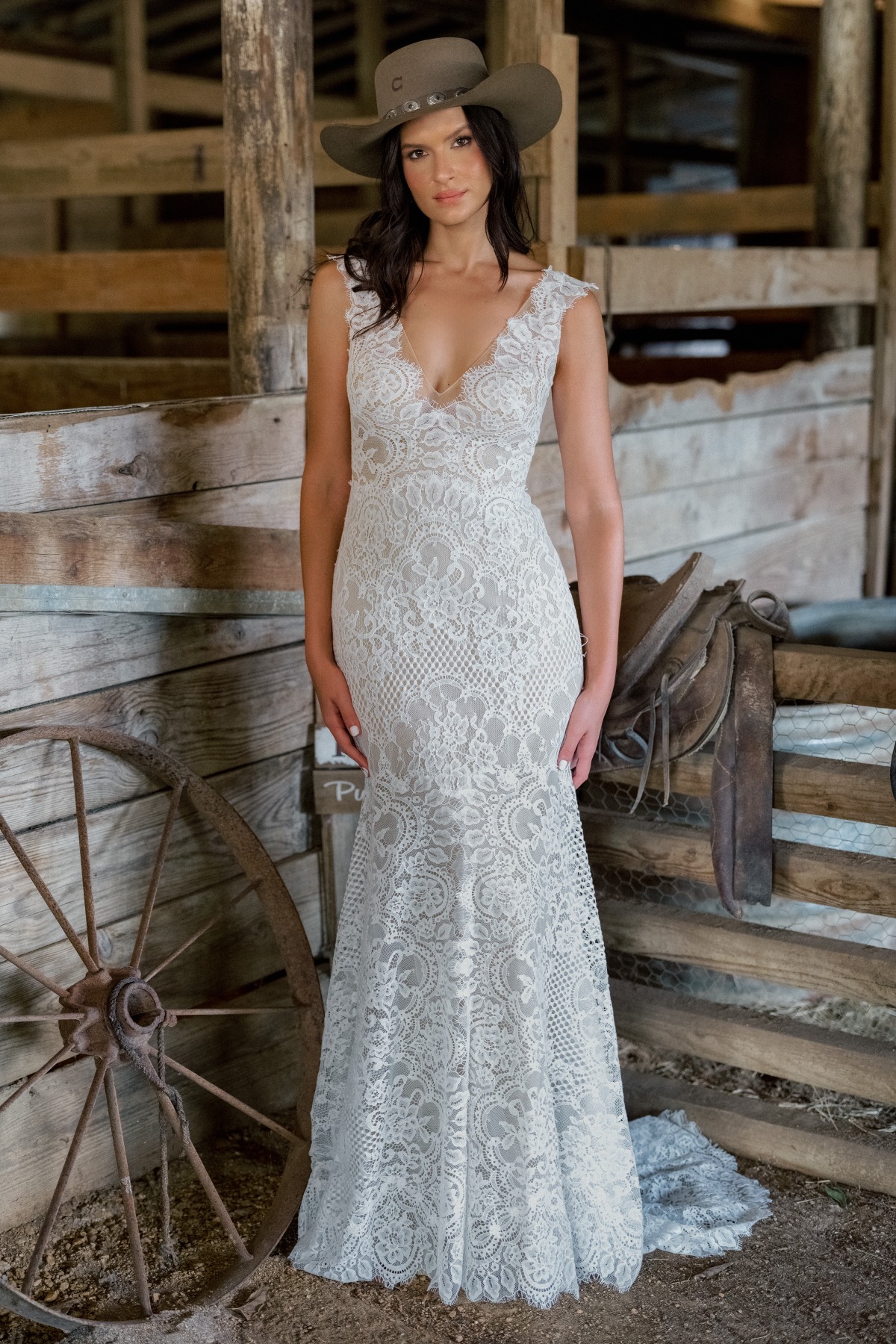Pilar 16155 | Locket Brides | Locket