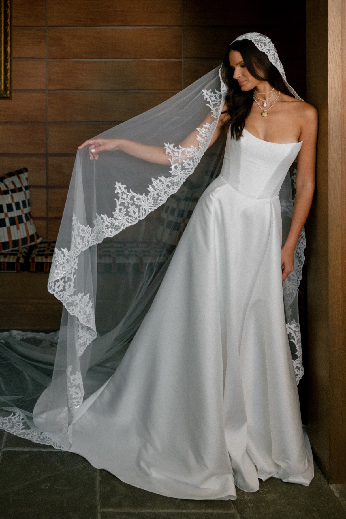 Verona Veil 16920 | Bridal Accessories | Locket