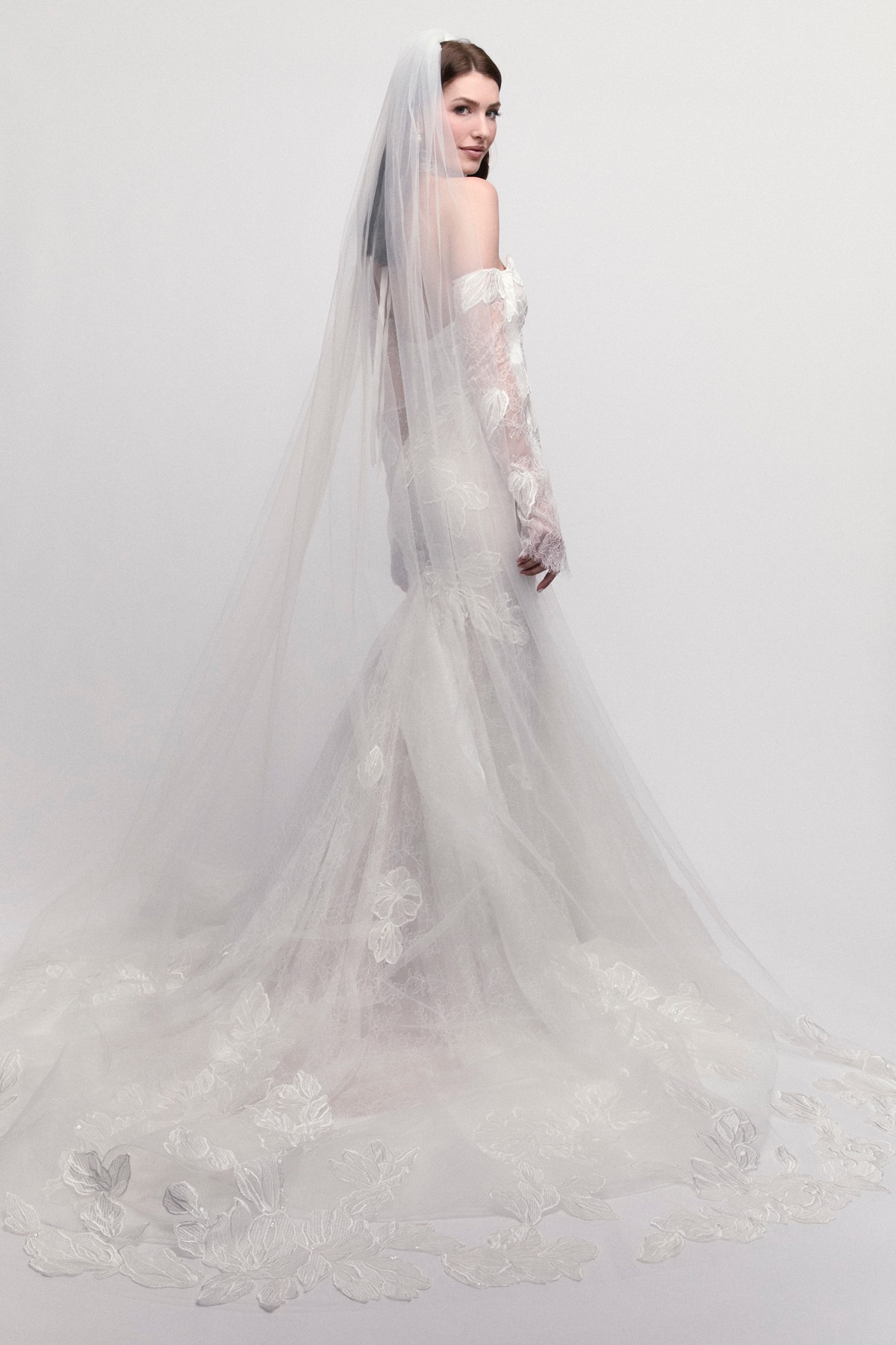 Protea Veil 16921 | Bridal Accessories | Locket