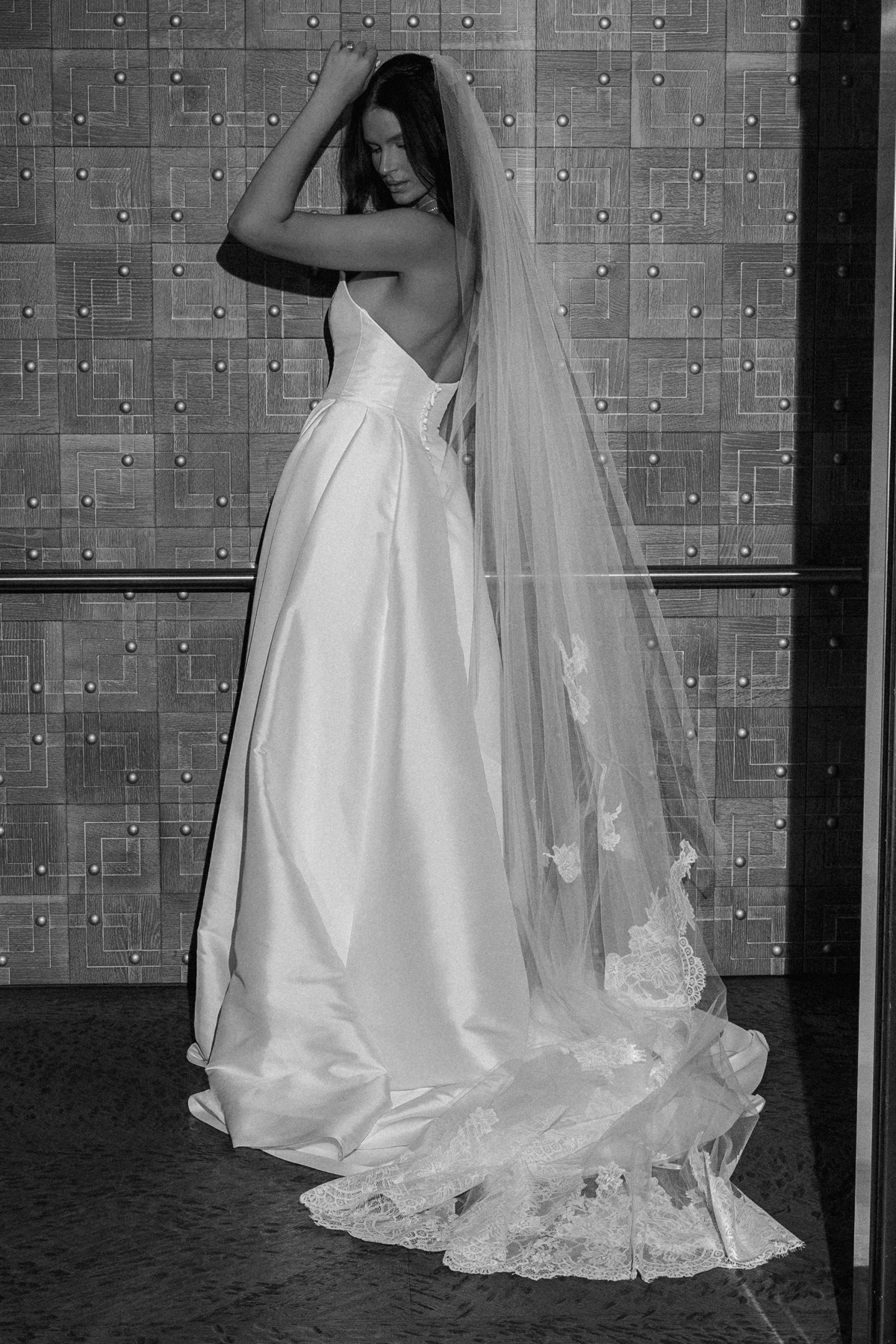 Aster Veil 16938 | Bridal Accessories | Locket