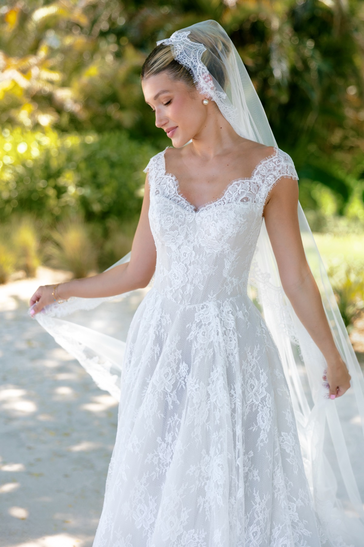 Elia Veil 17939 | Bridal Accessories | Locket