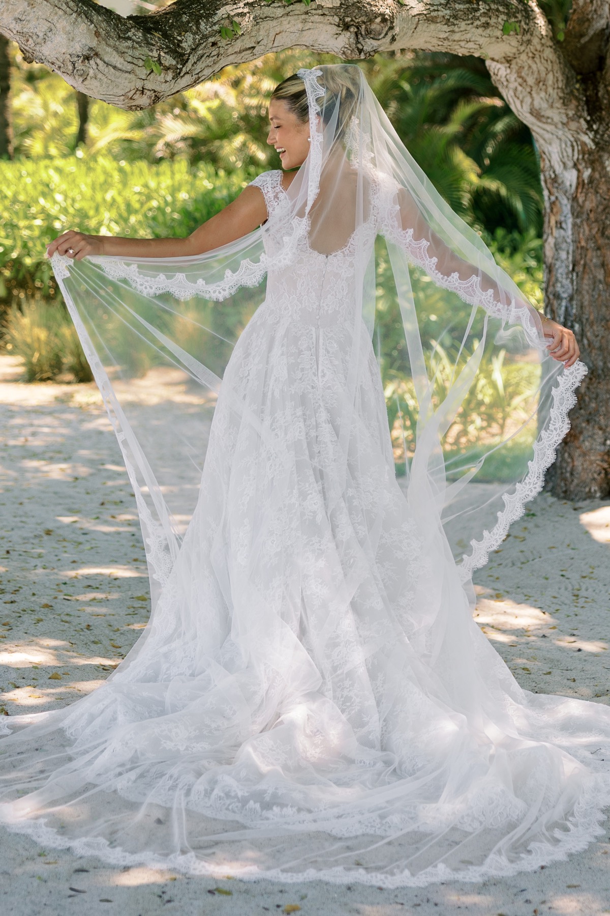 Elia Veil 17939 | Bridal Accessories | Locket