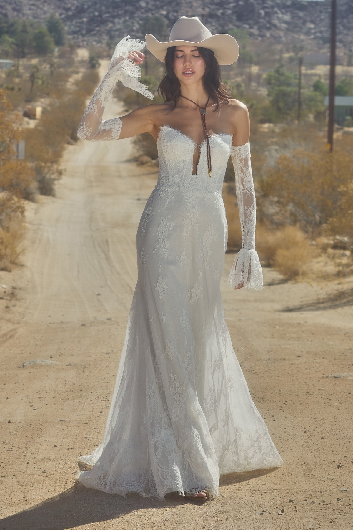 Willowby Wedding Gowns for the Boho Chic Bride | Watters Willowby Wedding Gowns for the Boho Chic Bride | Watters
