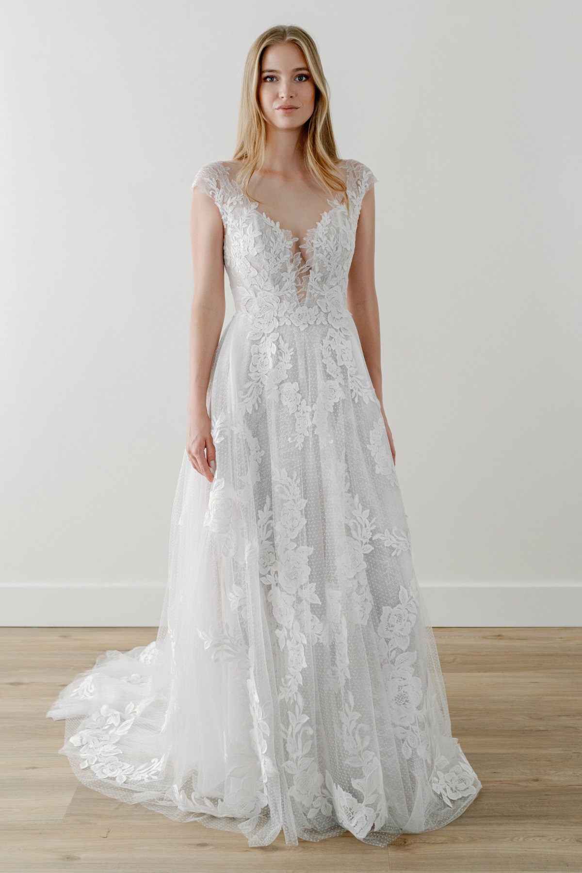 Lace Fitted Wedding Dress | E2506